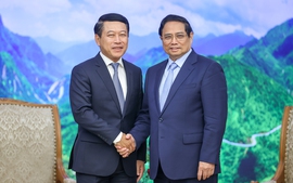 越南政府总理范明正会见老挝政府副总理兼外交部长沙伦塞•贡马西