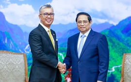 范明正总理会见马来西亚国际贸易和工业部部长
