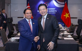 越南政府总理范明政与新加坡总理黄循财举行双边会晤