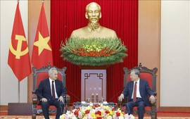 苏林总书记会见俄罗斯联邦安全会议秘书谢尔盖·绍伊古