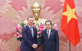 陈青敏主席会见俄罗斯联邦委员会第一副主席安德烈.亚茨金