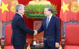 苏林总书记会见吉尔吉斯斯坦总理卡西马利耶夫