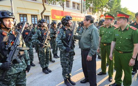 范明正总理：越南南方解放和国家统一50周年阅兵盛况引全民期待