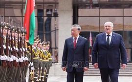 白俄罗斯总统主持仪式，欢迎苏林总书记对白俄罗斯进行国事访问