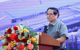 越南政府总理范明正出席新山一航空港生物识别试点启用仪式