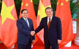 范明正总理同中国国务院总理李强举行会谈
