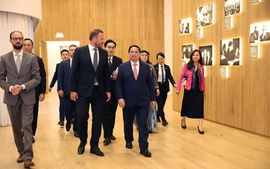 政府总理范明正参观爱沙尼亚作曲家的遗产