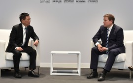 胡德福副总理会见芬兰对外贸易和发展部长维尔&#183;塔维奥