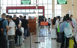 谅山省友谊国际口岸客流攀升