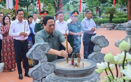 政府总理范明正在广治省缅怀悼念胡志明主席和英雄烈士