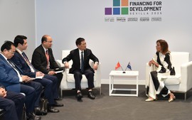 胡德福副总理会见澳大利亚小企业、国际发展及多元文化事务部长