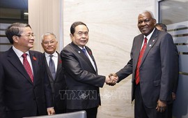 陈青敏主席会见古巴、老挝国会领导
