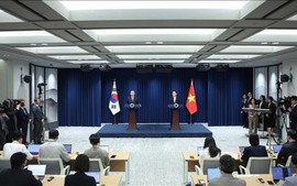 苏林总书记和韩国总统李在明共同会见记者