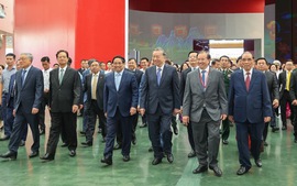 越南党、国家领导参观“独立—自由—幸福80年征程”国家成就展组图