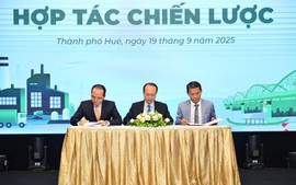 顺化市和芳装集团投资股份公司,金龙汽车公司签署关于遗产城市和现代化产业建设的合作协议