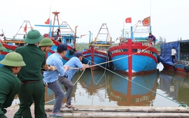 政府总理颁布关于集中应对和克服第10号台风及台风洪涝灾害后果的指令