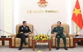 越南人民军总参谋长，国防部副部长阮新疆大将会见澳大利亚皇家海军司令