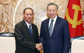 苏林总书记、国家主席会见老挝人革党中央书记处常务书记维莱·拉坎丰