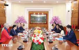 越共中央书记处常务书记陈锦秀会见匈牙利工人党代表团