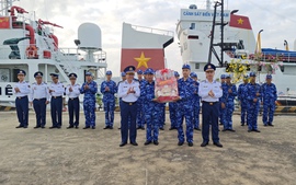 越南海警第二区启程前往长沙海域进行春节巡逻