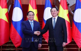 越南政府总理范明政会见老挝总理宋赛·西潘敦