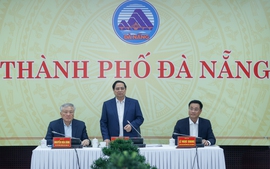 范明政总理与岘港市委常委会举行工作会议