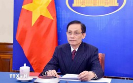 黎怀忠部长与韩国外交部长通电话