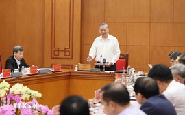 苏林总书记：坚决预防和打击贪污、浪费和不良现象