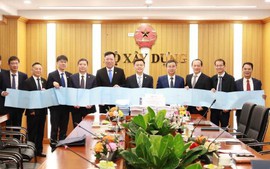 越中签署两条铁路规划合作协定