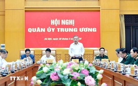 苏林总书记主持中央军事委员会会议