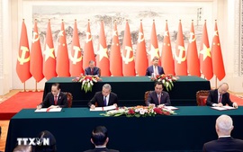 越南—中国签署各领域的32项合作文件