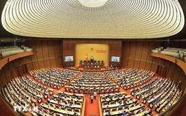 第十六届国会第一次会议隆重开幕