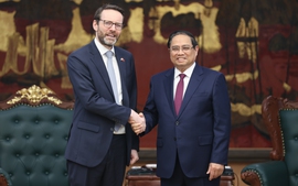 越南政府总理范明政会见英国驻越南大使伊恩·弗鲁