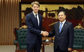 政府常务副总理范家肃会见世界驰名航运企业负责人