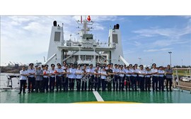 越南海警船对马来西亚进行友好访问