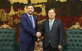 政府常务副总理范家肃会见世界经济论坛执行董事马尔万·凯鲁兹