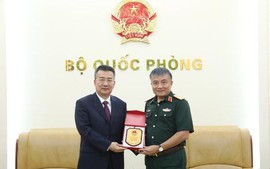 国防部副部长阮文贤会见中国公安部部长助理吕武钦
