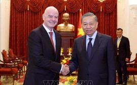 越共中央总书记、国家主席苏林会见国际足联主席因凡蒂诺