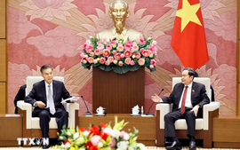 陈青敏主席会见中国全国人大财政经济委员会主任钟山