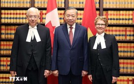 越共中央总书记、国家主席苏林会见加拿大参议院和众议院议长