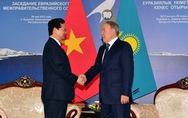 Thủ tướng hội kiến Tổng thống Kazakhstan