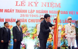 Ngoại giao - mũi chủ công ngay từ buổi đầu dựng nước