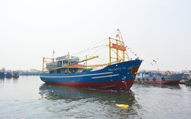Đà Nẵng hạ thủy tàu 67 vỏ thép đầu tiên