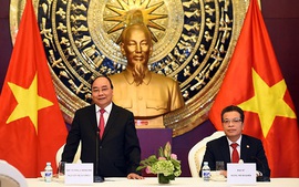 Thủ tướng thăm Đại sứ quán Việt Nam tại Trung Quốc