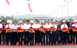 Chính thức thông xe đường cao tốc Nội Bài-Lào Cai