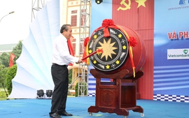 Phó Thủ tướng Thường trực dự lễ khai giảng năm học mới tại Hải Dương