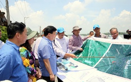 Phó Thủ tướng thị sát, chỉ đạo khắc phục sạt lở bờ sông tại An Giang