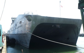 Rời Đà Nẵng, tàu hải quân Hoa Kỳ đến Nha Trang