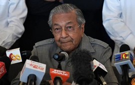 Chính phủ Malaysia ứng phó với nợ công