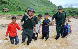 Thủ tướng đề nghị bảo đảm an toàn cho học sinh vùng mưa lũ miền Trung